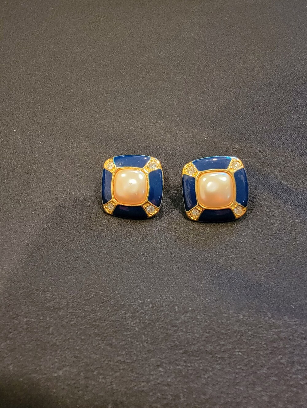 Beautiful Vintage Blue & Faux Pearl Earrings